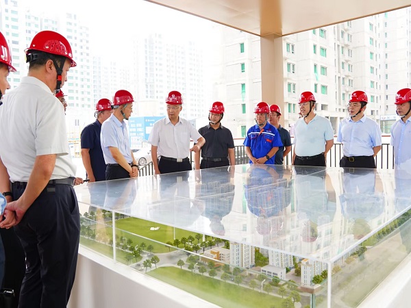 石家庄市委副书记、代理市长王现坤一行到公司西三教项目调研指导